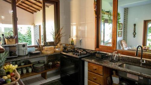 Η κουζίνα ή μικρή κουζίνα στο Corumbau Verão