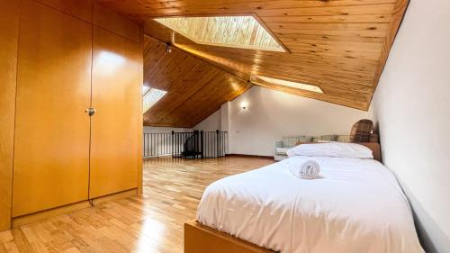 Ένα ή περισσότερα κρεβάτια σε δωμάτιο στο Dúplex con encanto en Puigcerdà Un lugar único!