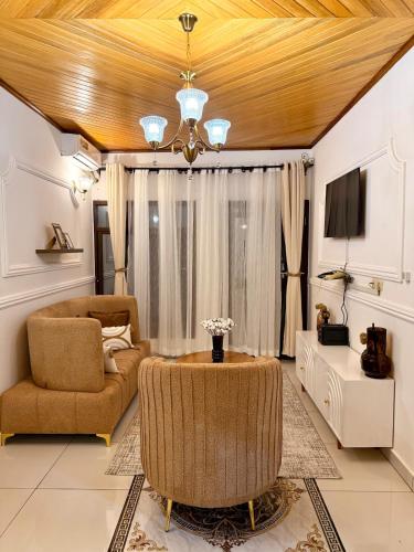 JS Home Cozy Chic Apartment
