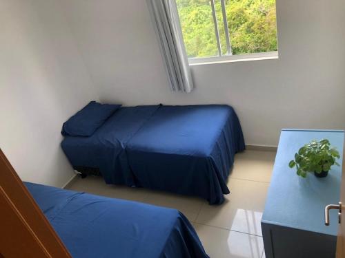 Ένα ή περισσότερα κρεβάτια σε δωμάτιο στο Apto aconchegante em condomínio resort litoral sul