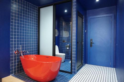 Ένα μπάνιο στο Lot 78