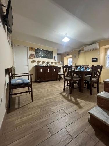 a large living room with a table and chairs at Il Tronchetto in Monte Libretti