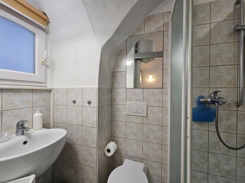 O baie la Tiny central studio apartment Nika Ljubljana