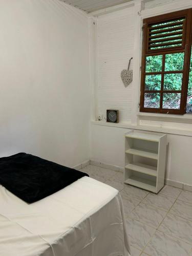 En eller flere senge i et værelse på La maison du sud