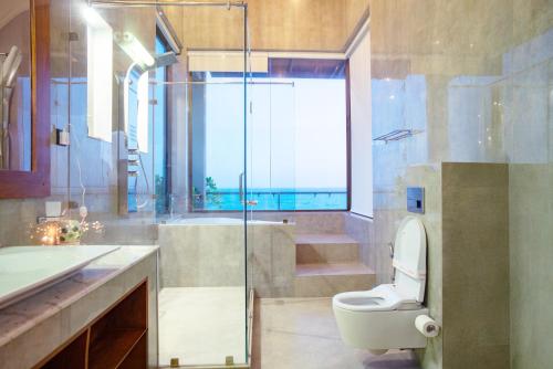 Ένα μπάνιο στο Six Elements Beach Villa