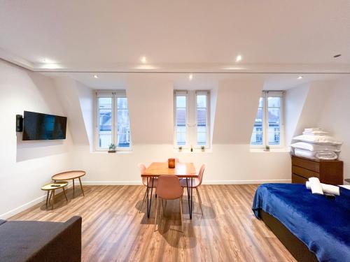 UrbanFlat 211 - Large Studio for 4 in the center of Paris