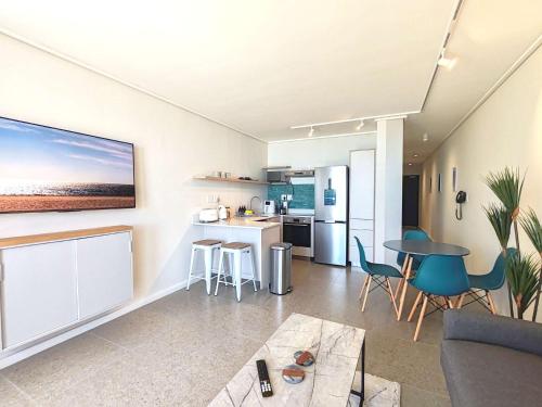 Kuchyň nebo kuchyňský kout v ubytování Wavescapes Shoreline Stay