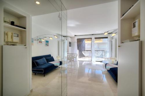 REF 1745 - Cannes Center - Studio for rent