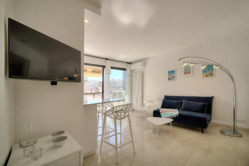 REF 1745 - Cannes Center - Studio for rent