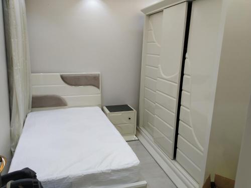 Ένα ή περισσότερα κρεβάτια σε δωμάτιο στο الزقازيق شرقيه القوميه