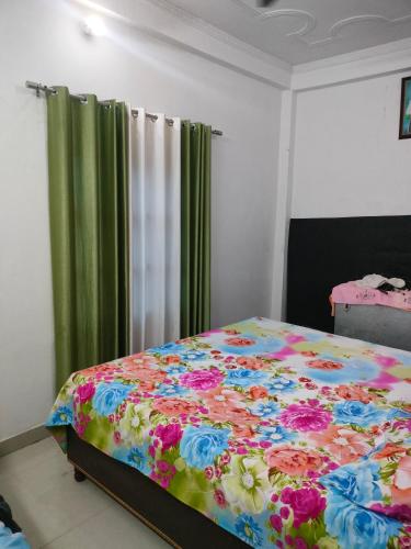 Ένα ή περισσότερα κρεβάτια σε δωμάτιο στο Rooms in Shahtalai