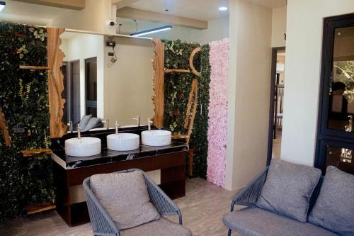 Khu vực ghế ngồi tại Meiyi Hot Spring Resort