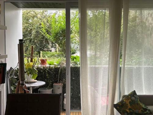 Design & Quiet Apartment with Garden View, Paris Xeme