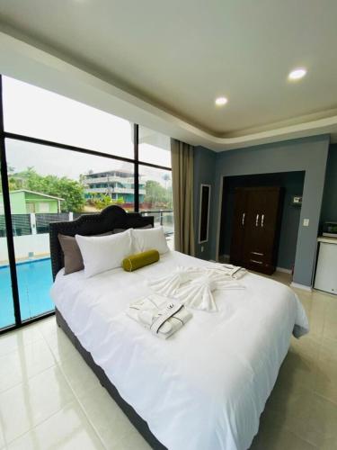 The swimming pool at or close to The Alexandria Marquis Hotel and Resort