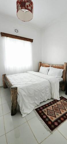 Ένα ή περισσότερα κρεβάτια σε δωμάτιο στο The Equator Haven