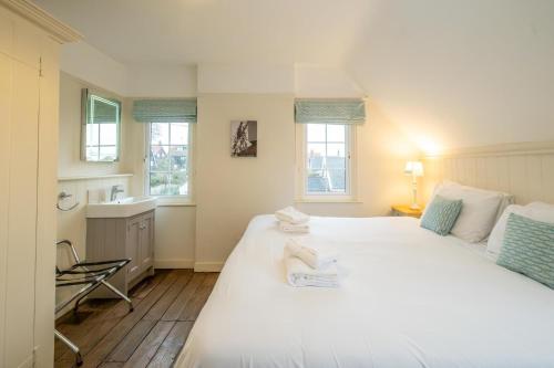 Postel nebo postele na pokoji v ubytování Sanctuary House