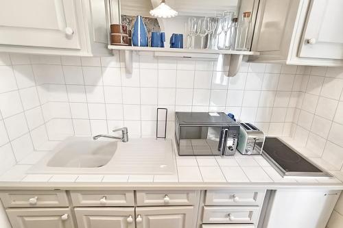a kitchen counter with a toaster oven and a microwave at Le Papassaudi by La Familia in Aix-en-Provence
