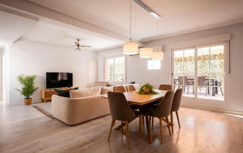 Bright 2BD2BA Apt w Private Terrace - Spacious