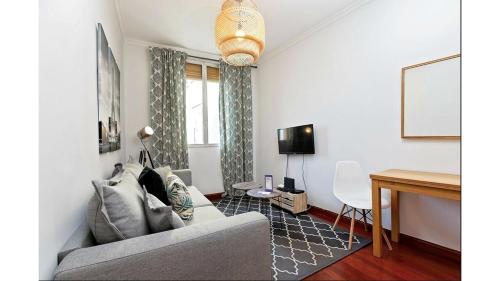 Comfy 1 BR Flat - Bright, Central & Calm