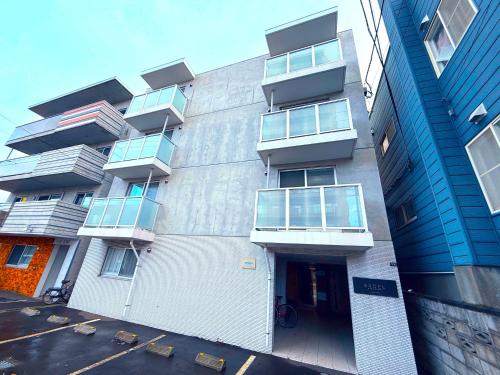 Το κτήριο όπου στεγάζεται  το διαμέρισμα