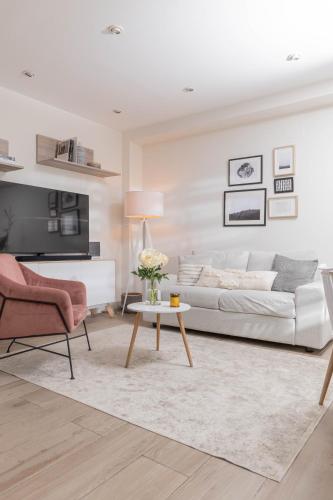 Cozy 2BR Duplex - 2 min walk to Plaza Santa Ana