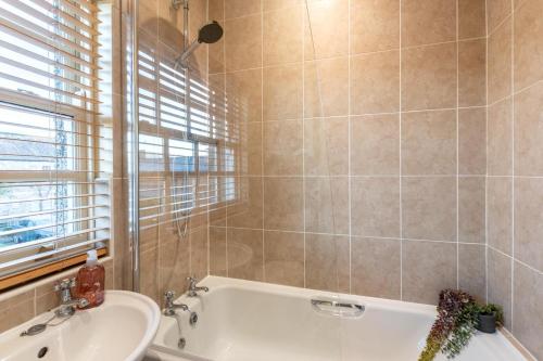 Et badeværelse på 2 Bed in Bakewell oc-t34225