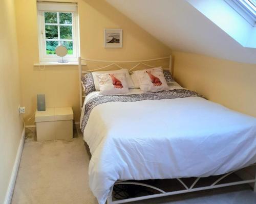 Ένα ή περισσότερα κρεβάτια σε δωμάτιο στο 2 Bed in Brampton oc-s34159