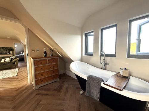 En eller flere senge i et værelse på 2 Bed in Penistone oc-p34204