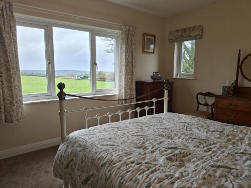 En eller flere senge i et værelse på 2 Bed in Renwick oc-h34195