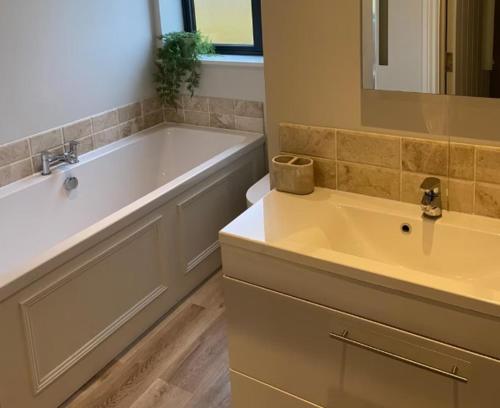 Et badeværelse på 2 Bed in Clipston oc-o34219