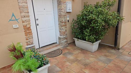 APPARTAMENTO LAKE GARDA ibiscus di Franciaにある庭