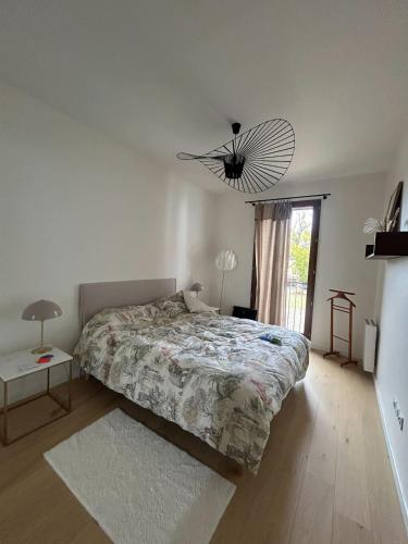 En eller flere senge i et værelse på Le Guitry - Bois d'Arcy