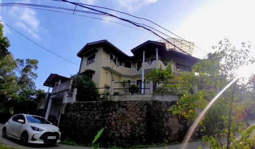 Το κτήριο όπου στεγάζεται  το διαμέρισμα