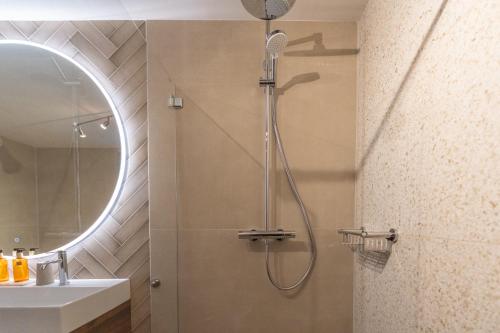 a bathroom with a shower and a sink at Oude Dijkje in De Koog