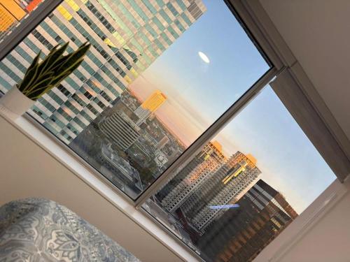 Φωτογραφία από το άλμπουμ του Luxury 1Beds and 2Beds in Downtown Edmonton close to Rogers στο Έντμοντον