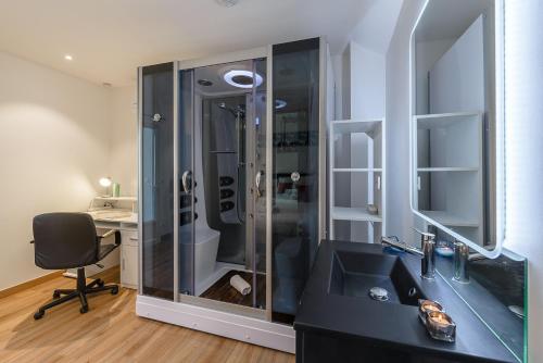 Et badeværelse på La Source du Lac - Plage privée