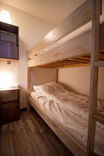 a bunk bed in a small room with a bunk bed at Résidence Pyrénées Zenith in Luz-Saint-Sauveur