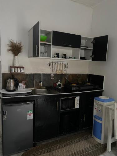 Een keuken of kitchenette bij Elala Studio Homes