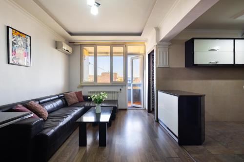 Yeznik Koghbatsi - Amiryan crossroads 1 bedroom comfy apartment with Balcony KO100