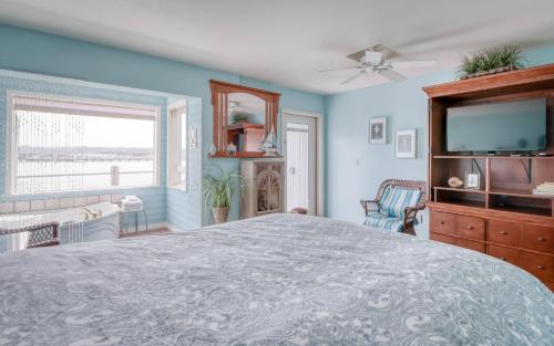 Ένα ή περισσότερα κρεβάτια σε δωμάτιο στο Oceans Edge - Anchor Pier Lodge