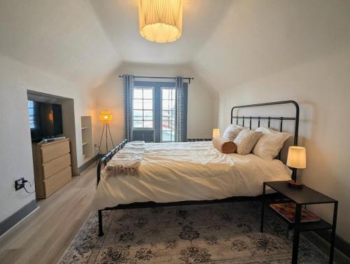 Giường trong phòng chung tại The Green House, RiNo