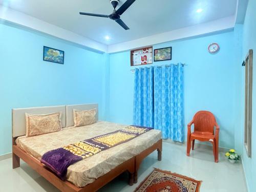 Una cama o camas en una habitación de Kedar Guest House Ayodhya