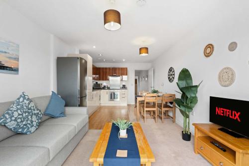 Brighton Getaway - Modern Apartment with Balcony photo 4