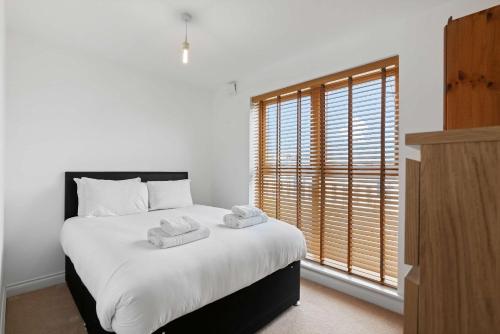Brighton Getaway - Modern Apartment with Balcony photo 6