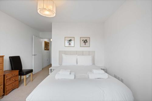 Brighton Getaway - Modern Apartment with Balcony photo 8