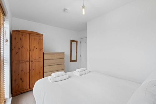 Brighton Getaway - Modern Apartment with Balcony photo 19