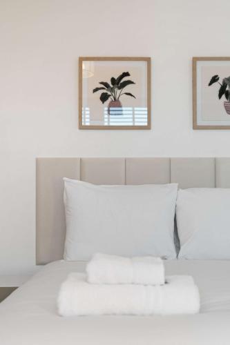 Brighton Getaway - Modern Apartment with Balcony photo 23