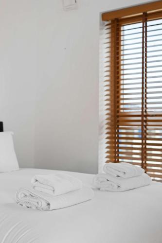 Brighton Getaway - Modern Apartment with Balcony photo 26