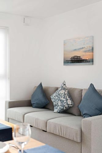 Brighton Getaway - Modern Apartment with Balcony photo 29