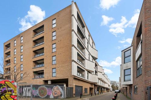 Brighton Getaway - Modern Apartment with Balcony photo 32